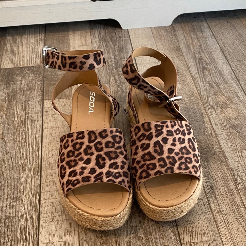 Soda Animal Print Women's Sandals Sz 8